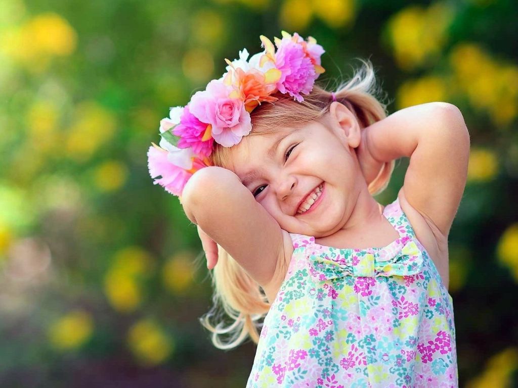 Cute Small Girl Smile wallpaper