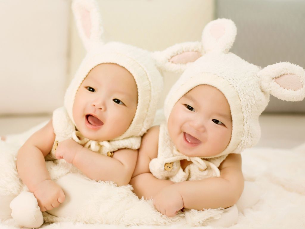 Cute Twin Babies 15573 wallpaper