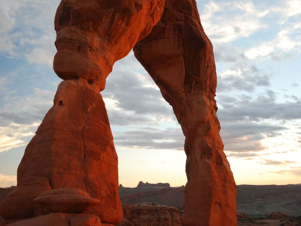 Delicate Arch at Sunset Arches National Park USA wallpaper