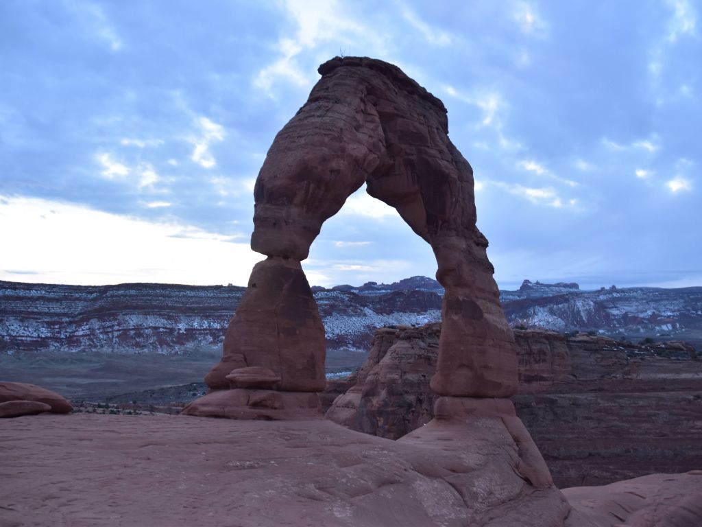 Delicate Arch With Snow wallpaper