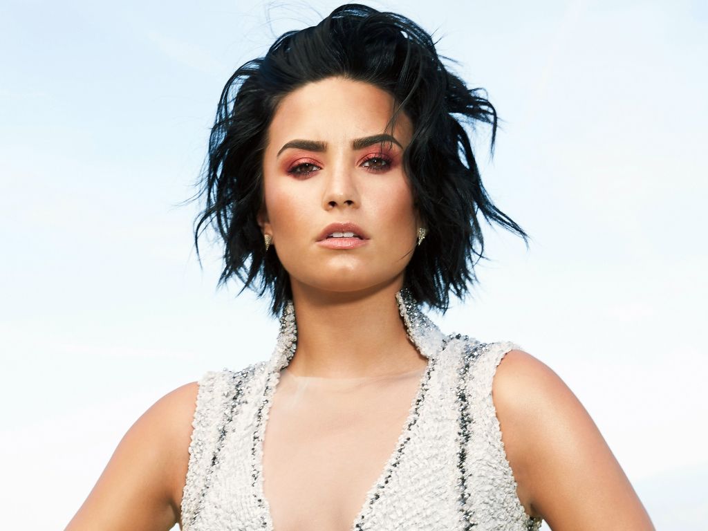 Demi Lovato Latina Magazine 2016 wallpaper