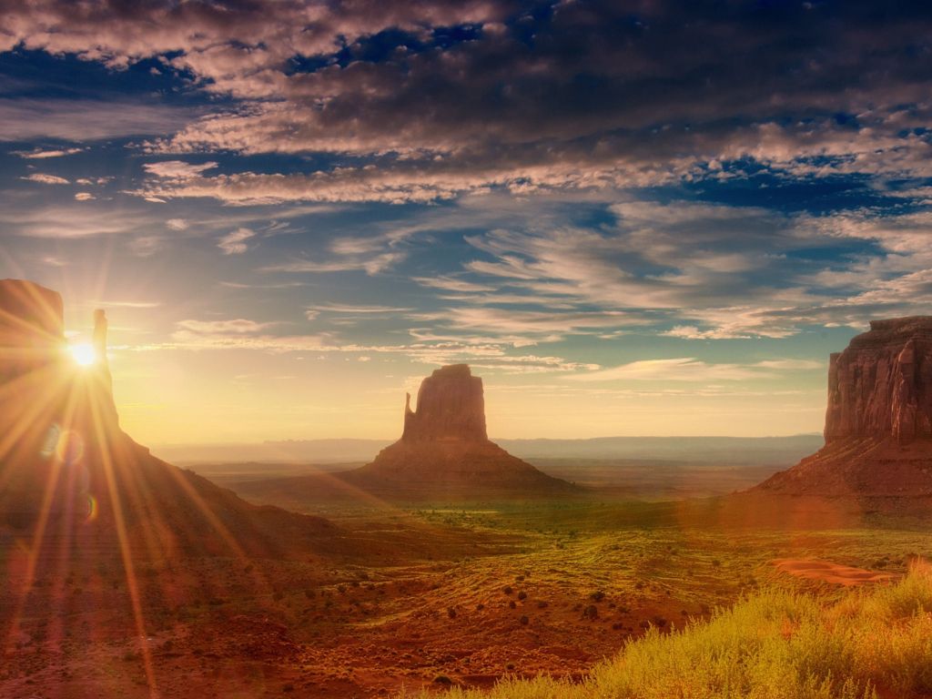 Desert Sunrays in Monument Valley Arizona wallpaper