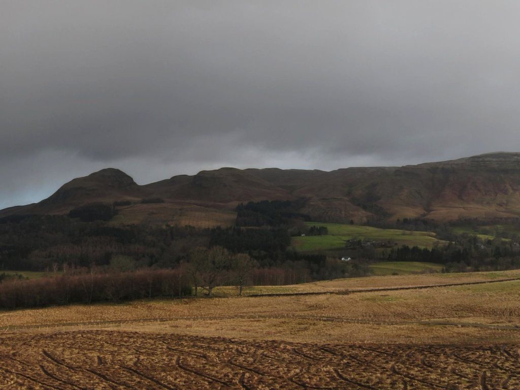 Dumgoyne and the Campsies wallpaper