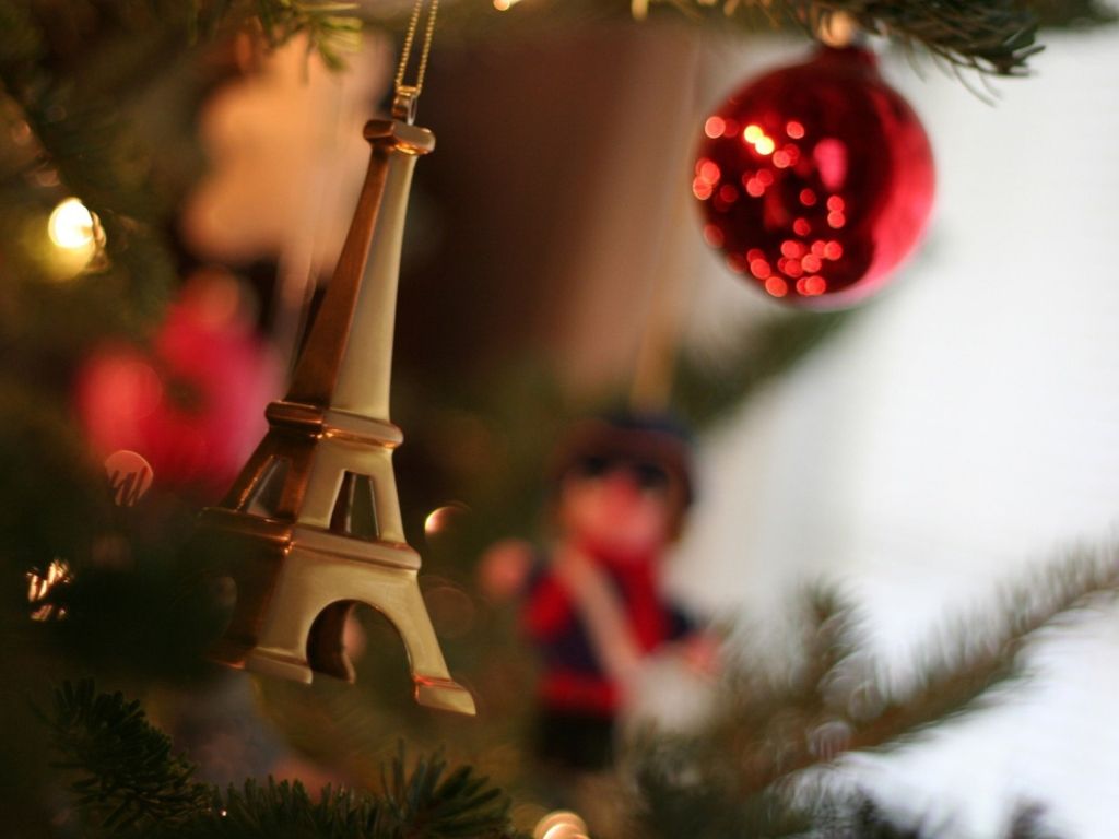 Eiffel Tower Christmas wallpaper