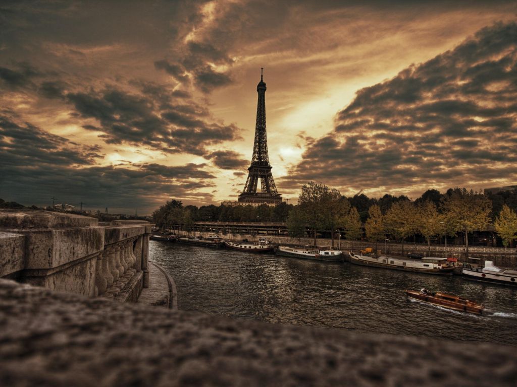 Eiffel Tower wallpaper