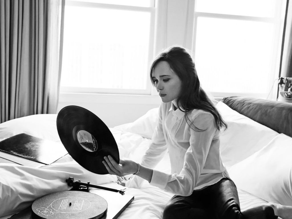 Ellen Page White and Black wallpaper