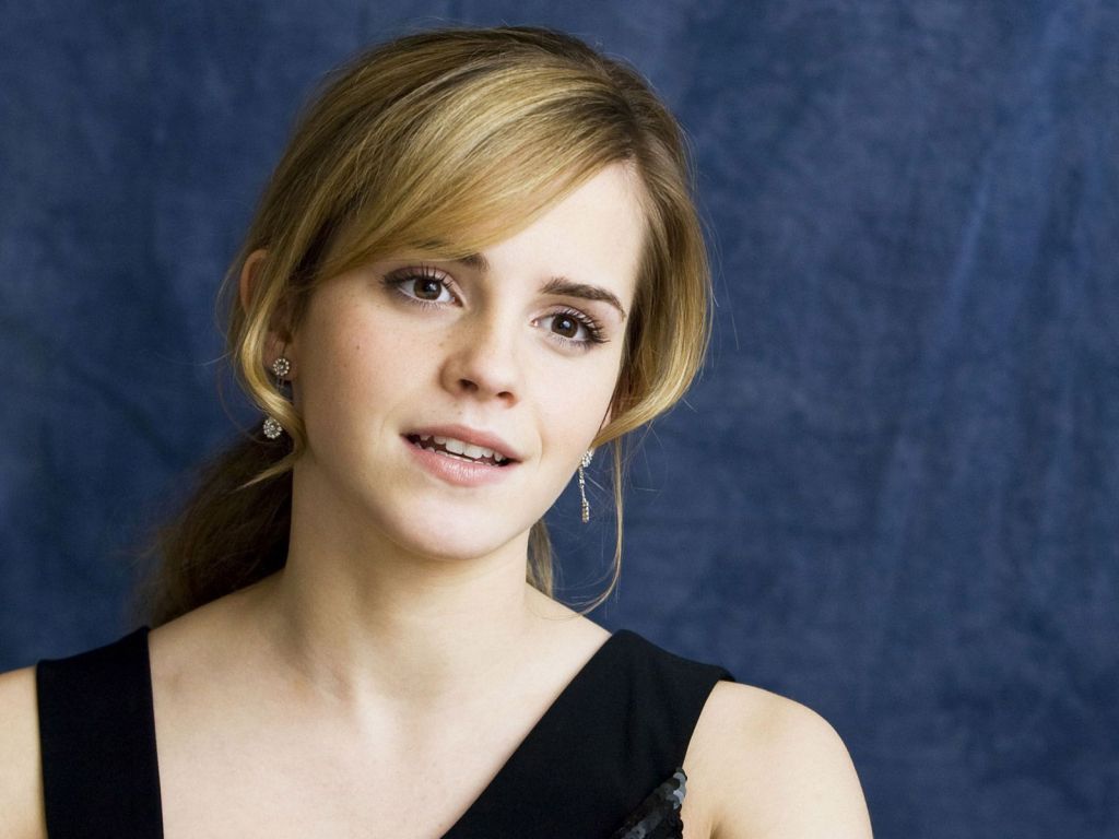 Emma Watson at Tale of Despereaux Wide Screen wallpaper