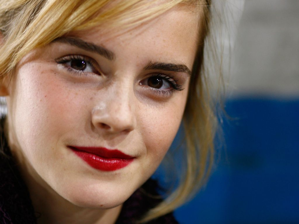 Emma Watson Close Up wallpaper