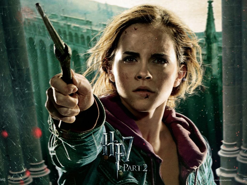 Emma Watson in Harry Potter and The Deathly Hallows Part 2 wallpaper