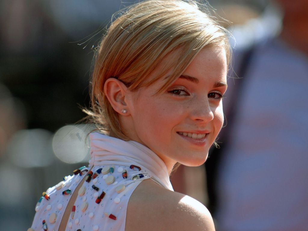 Emma Watson Smiling at a Premiere HD Wide wallpaper