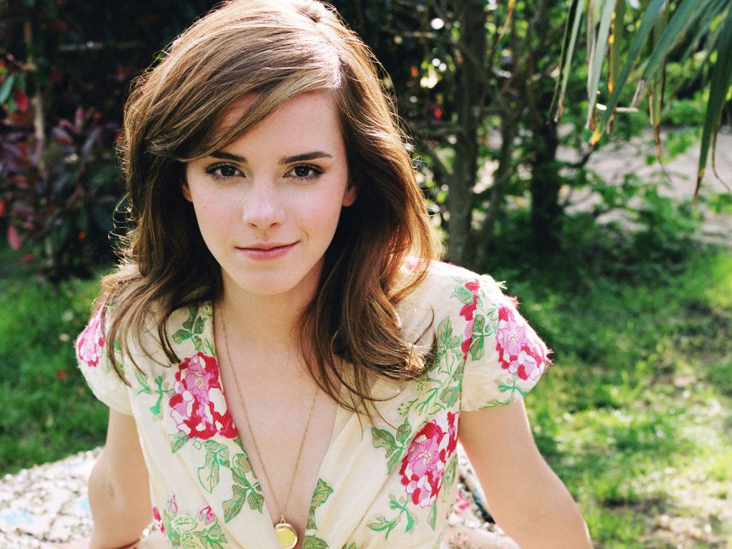 Emma Watson Stunning wallpaper