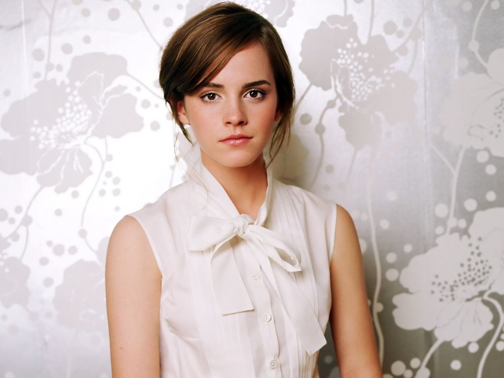 Emma Watson Widescreen 21383 wallpaper
