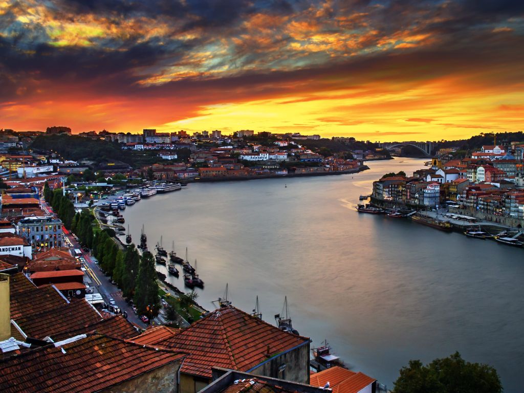 Enchanting Porto wallpaper