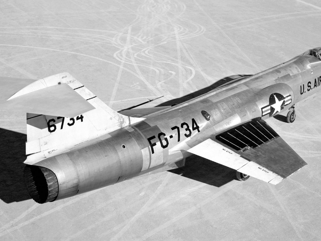 F-104A on Rogers Dry Lake wallpaper