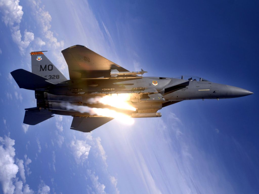 F 15E Strike Eagle Pops Flares wallpaper