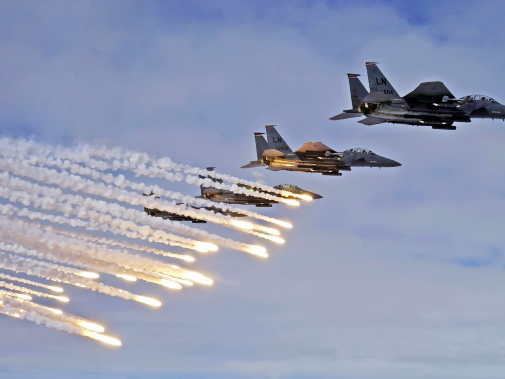 F 15E Strike Eagles Launch Chaffs and Flares wallpaper
