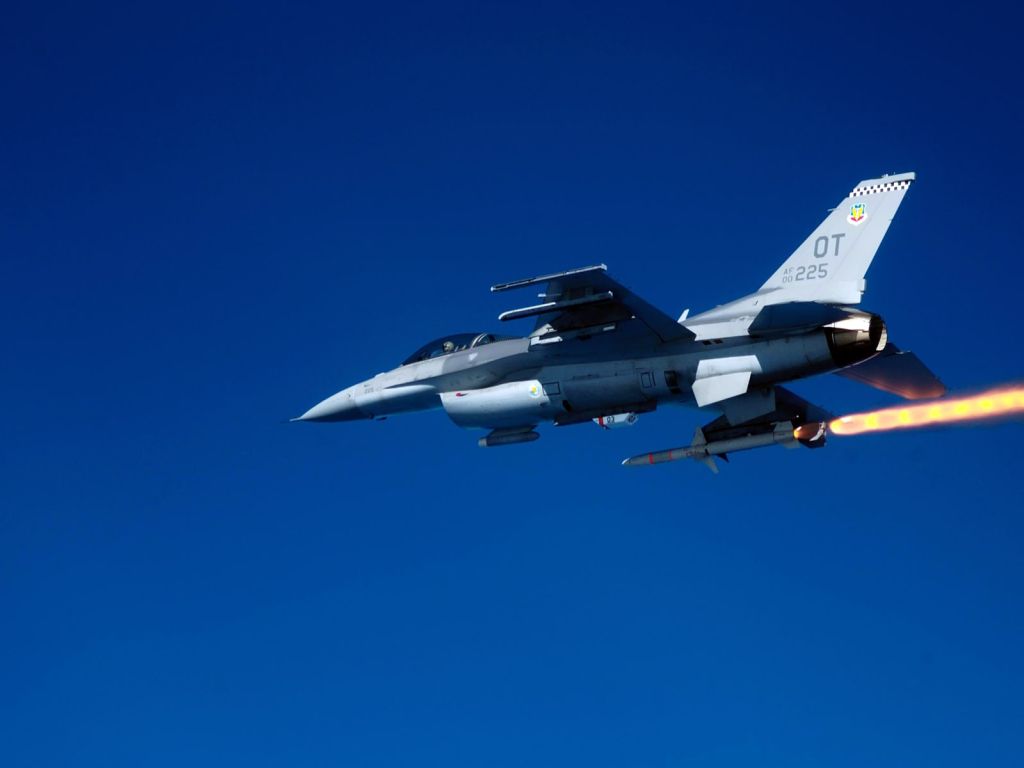 F 16C Fighting Falcon Firing AGM Missile wallpaper