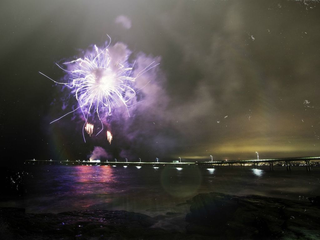 Fireworks on the Pier wallpaper