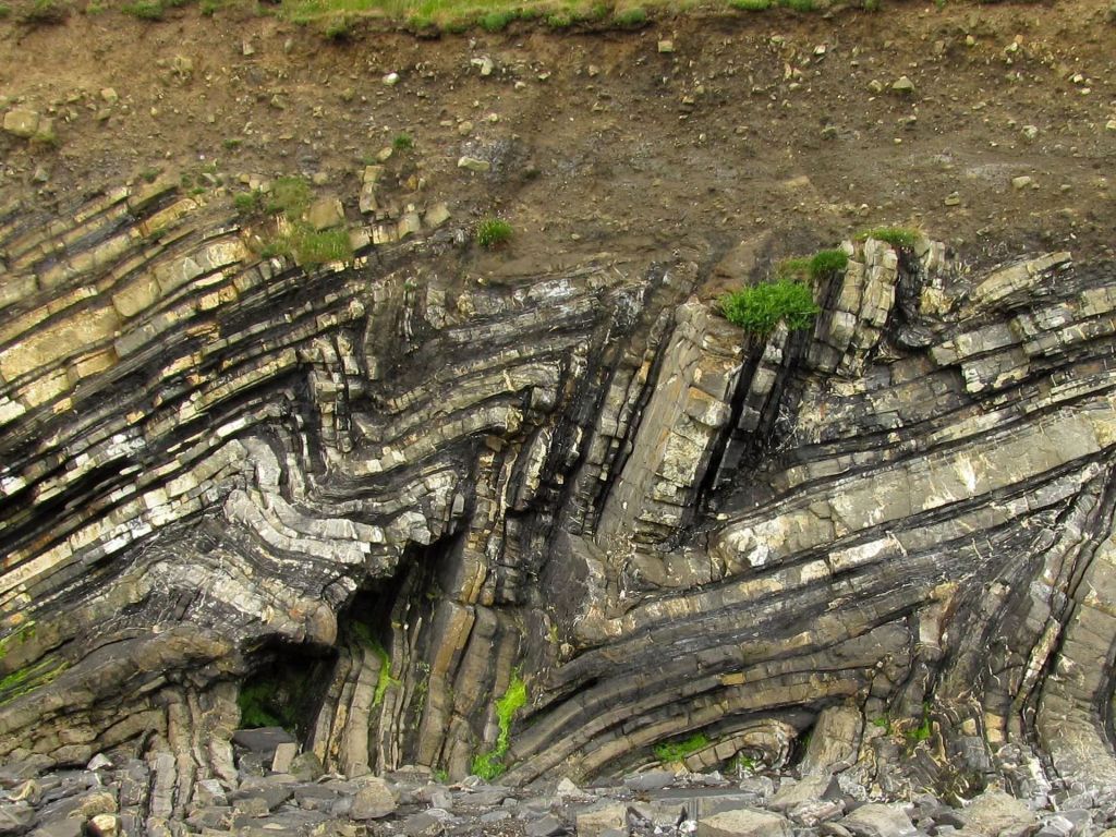Folded Sedimentary Rks of Carbonferous Age at Loughshinny Ireland wallpaper