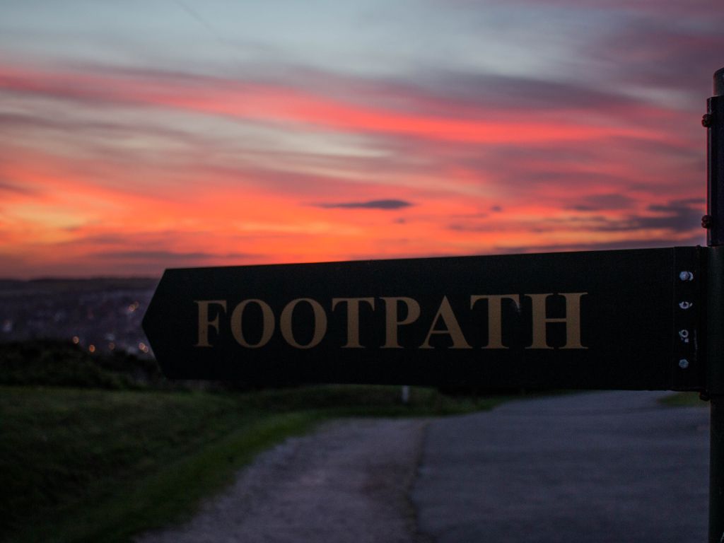 Footpath Home wallpaper