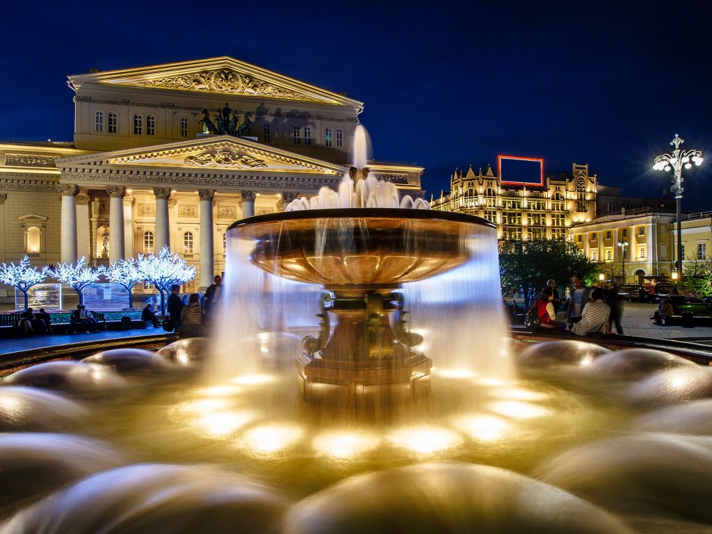 Fountain and Bolshoi Theatre at Night Moscow Russia wallpaper