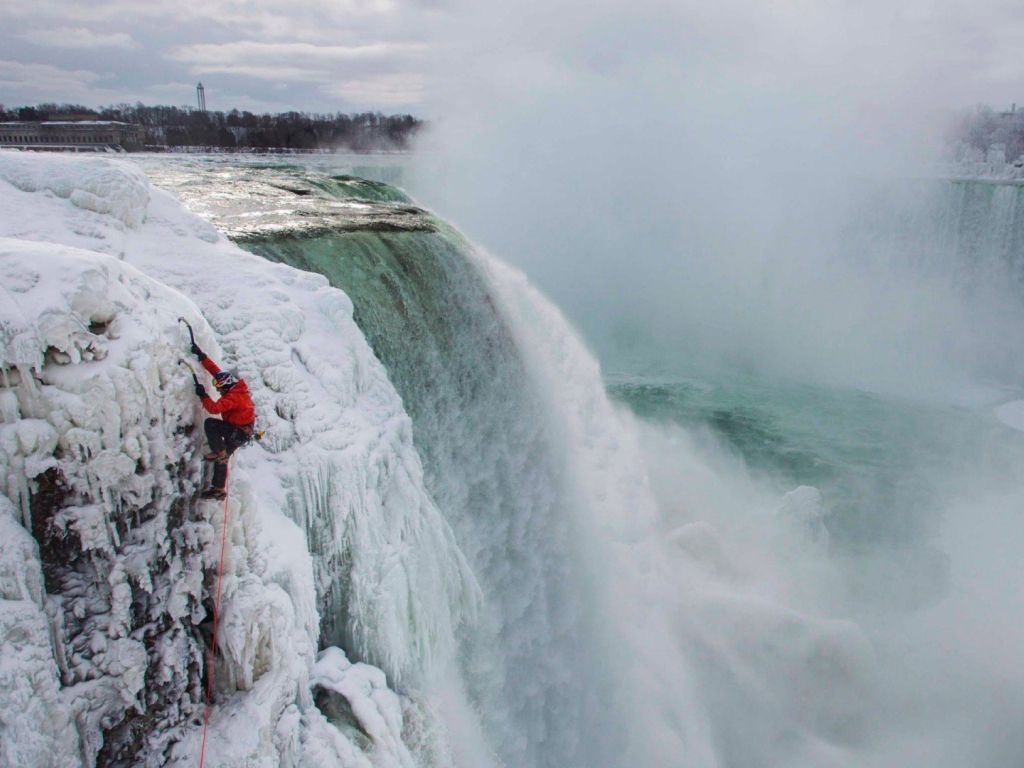 Frozen Niagara Falls wallpaper