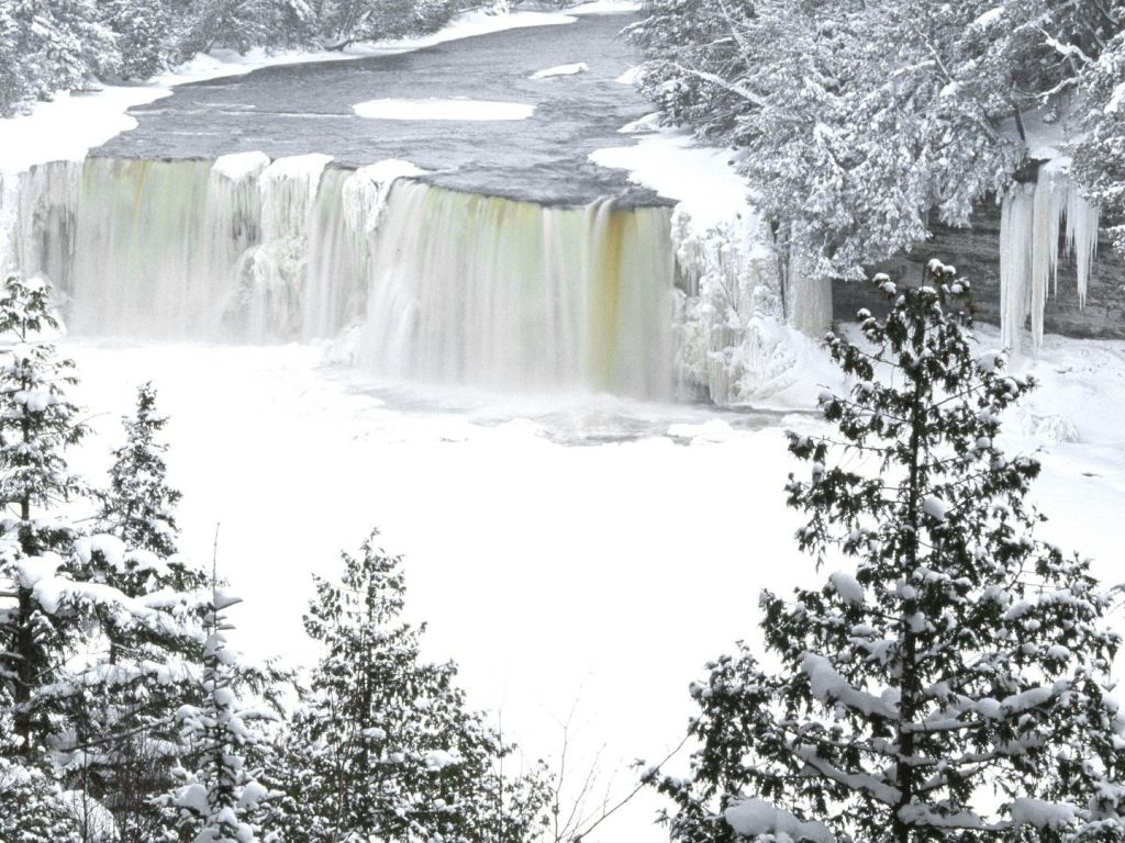 Frozen Tahquamenon Falls 17353 wallpaper