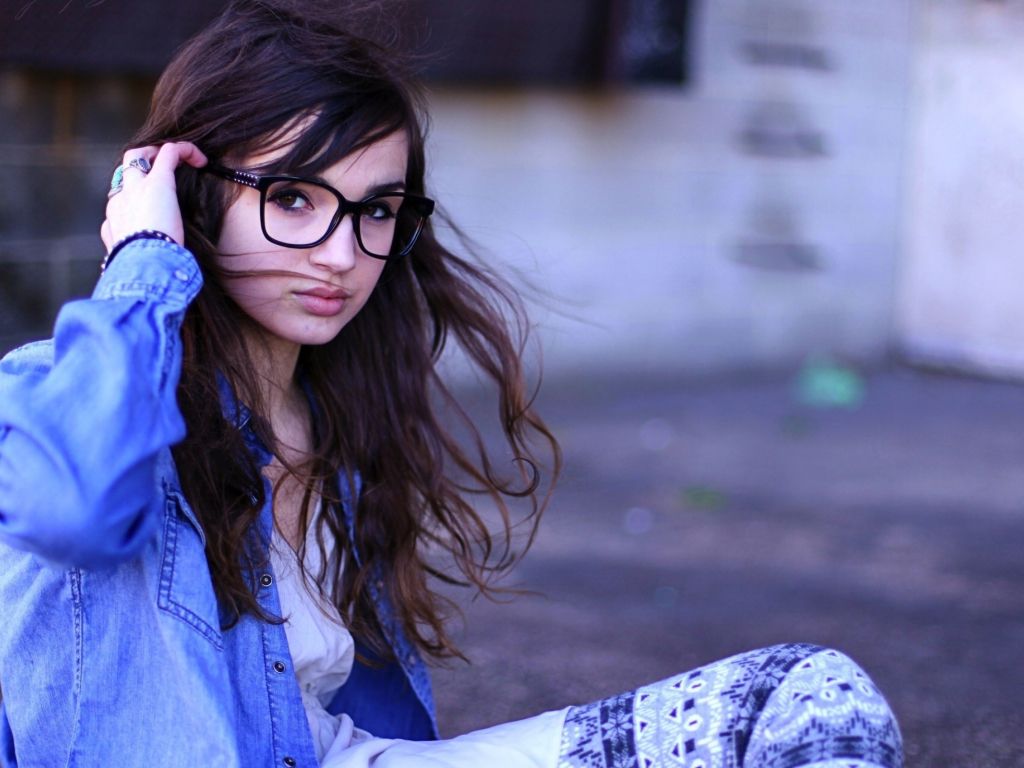 Girl In Glasses wallpaper