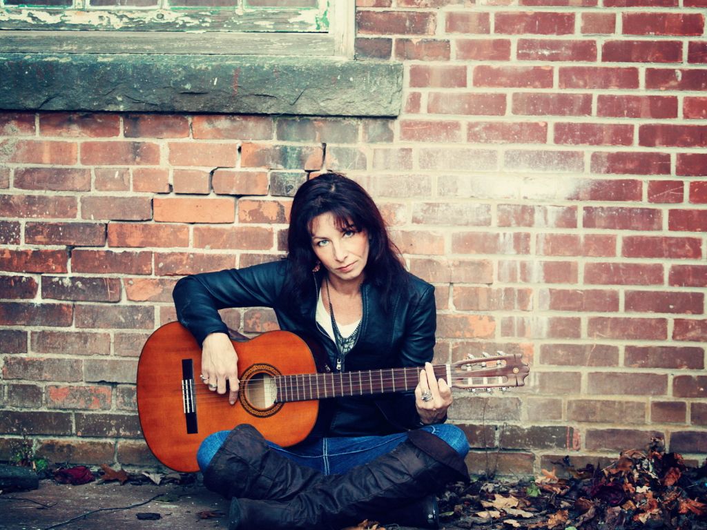 Girl With Guitar wallpaper