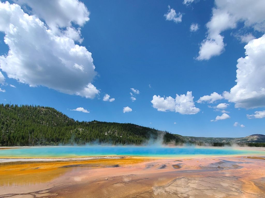 Grand Prismatic Spring - Yellowstone National Park Wyoming wallpaper