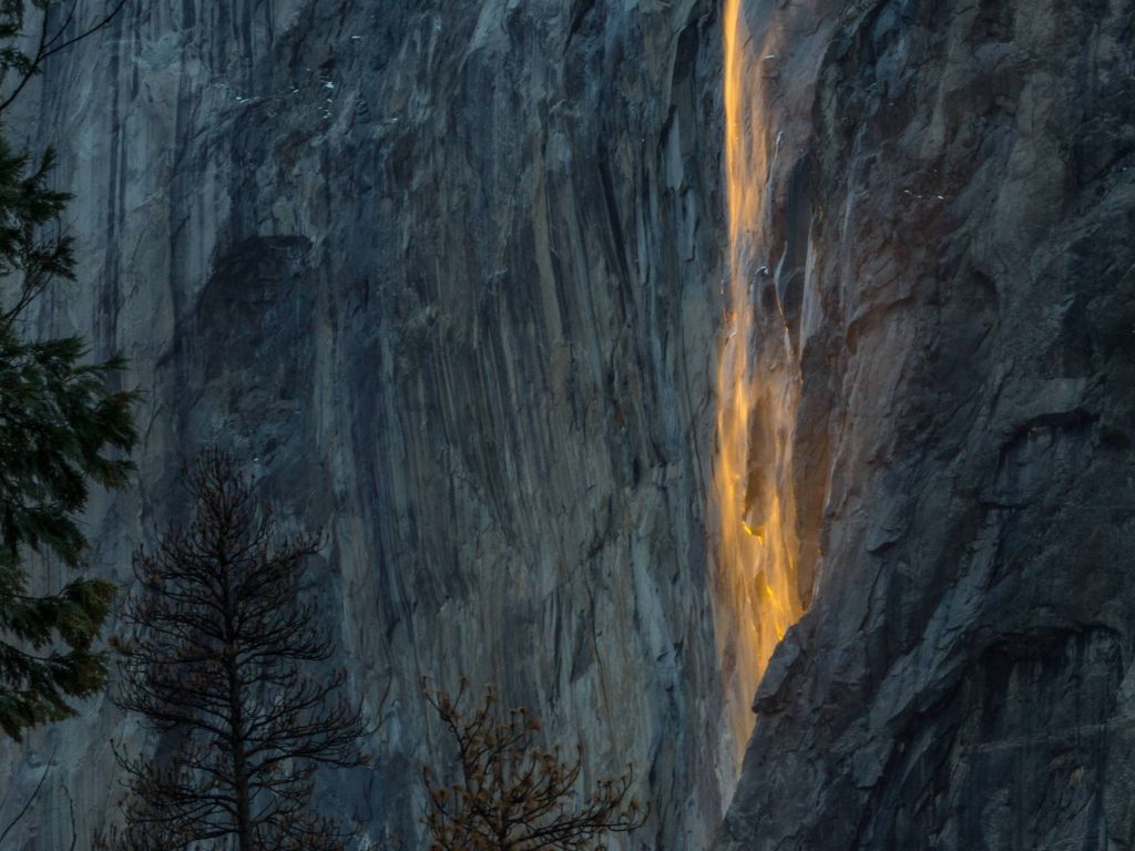 Horsetail Fall Yosemites Natural Firefall wallpaper