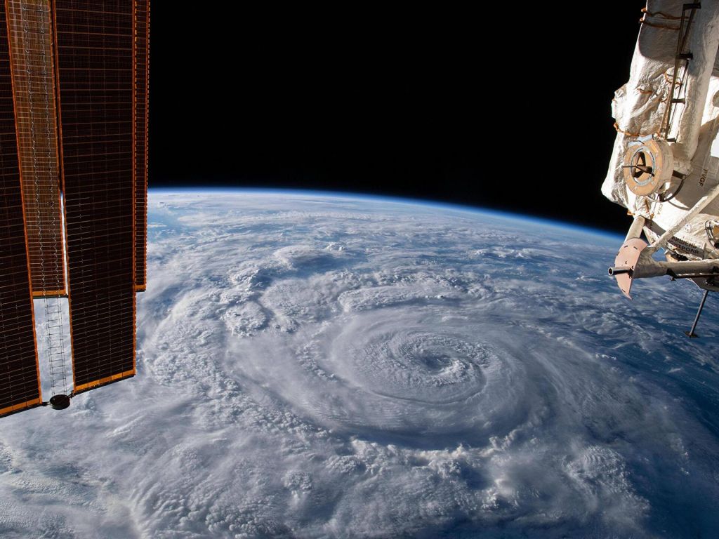 Hurricane Genevieve as Seen From the International Space Station August wallpaper