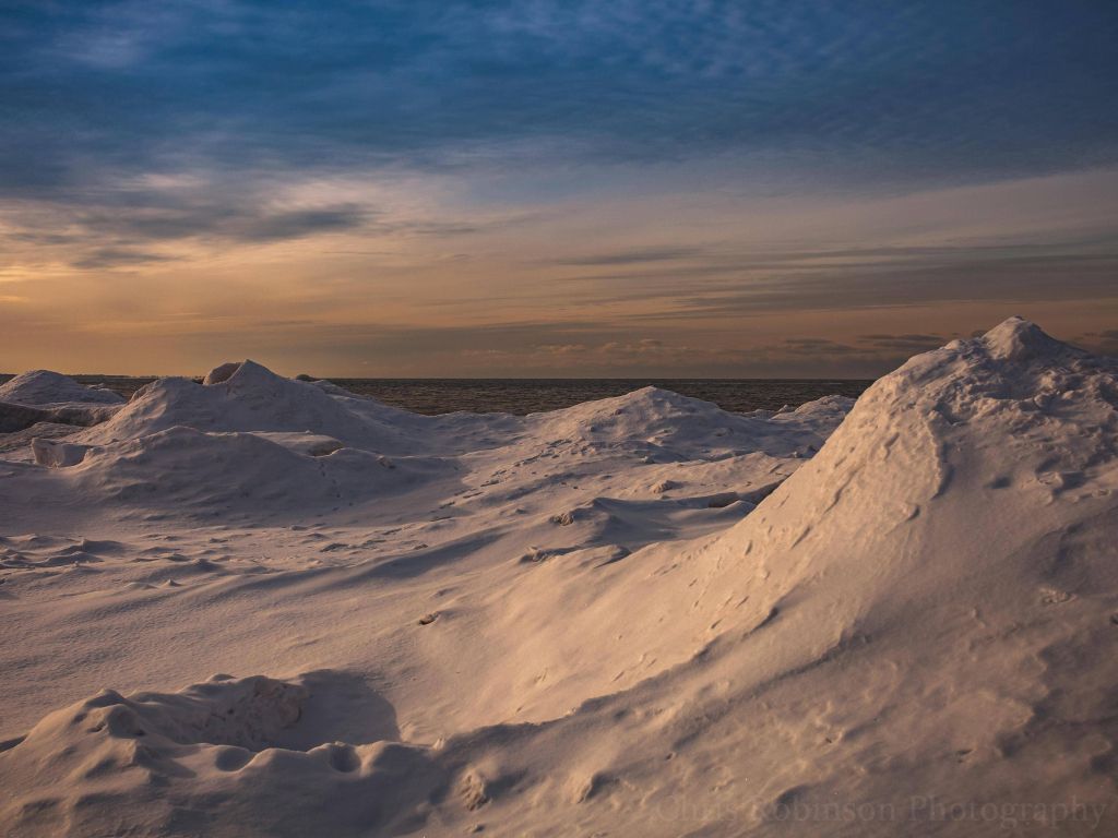 Ice Dunes Along the Shore of Lake Ontario wallpaper