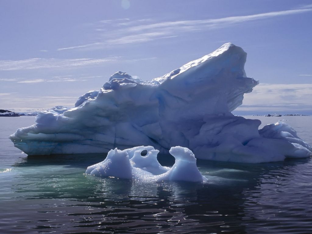 Iceberg Floating wallpaper