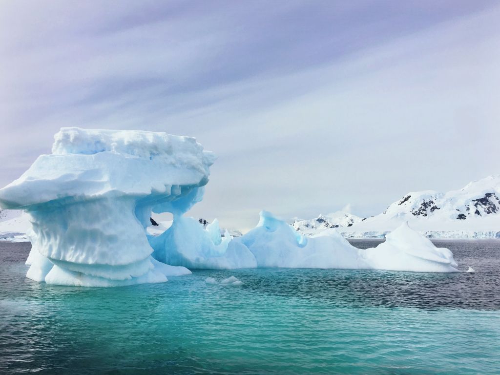 Icebergs Antactica wallpaper