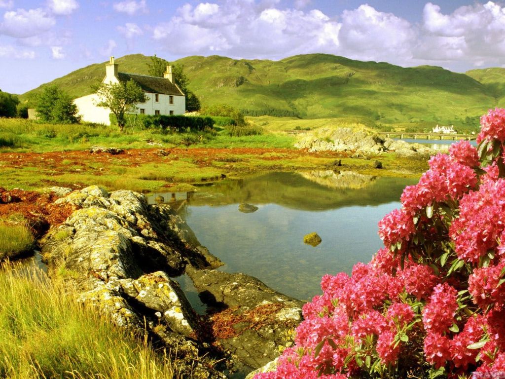 Idyllic Mountains With Cottage Rural England wallpaper
