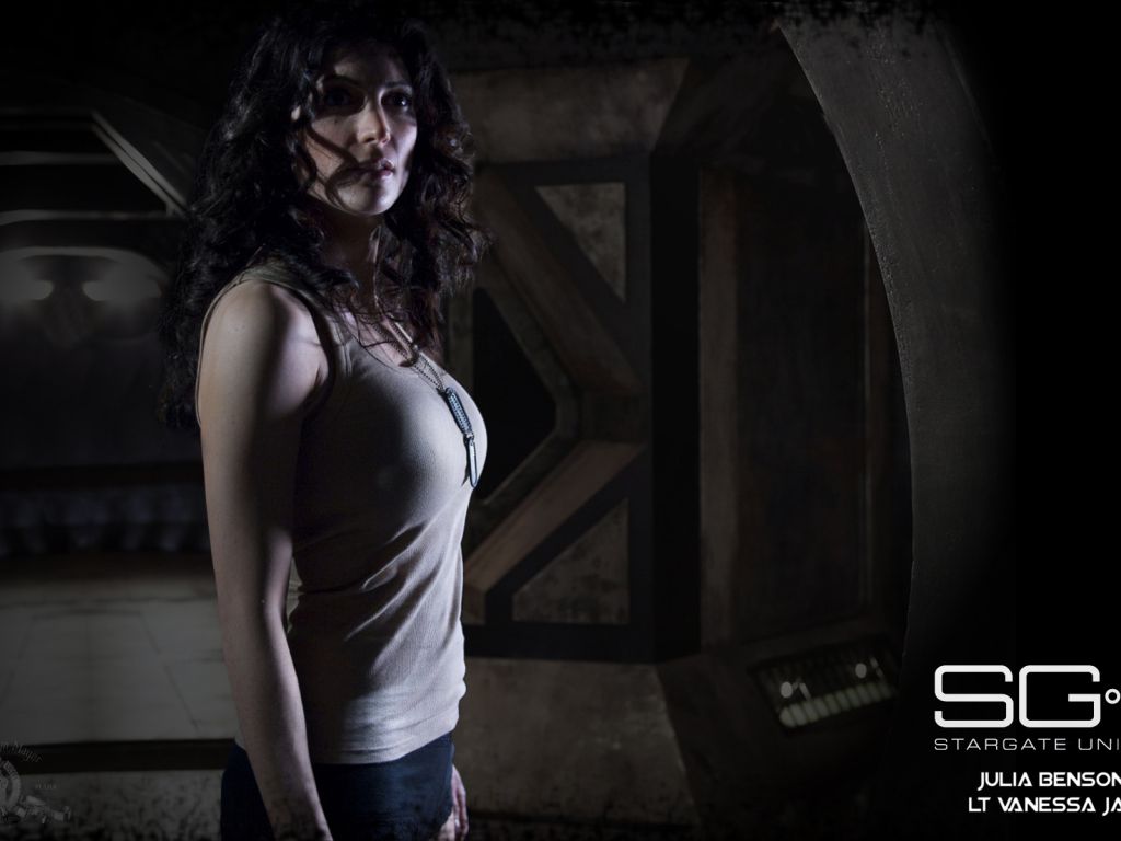 Julia Benson in Stargate Universe wallpaper