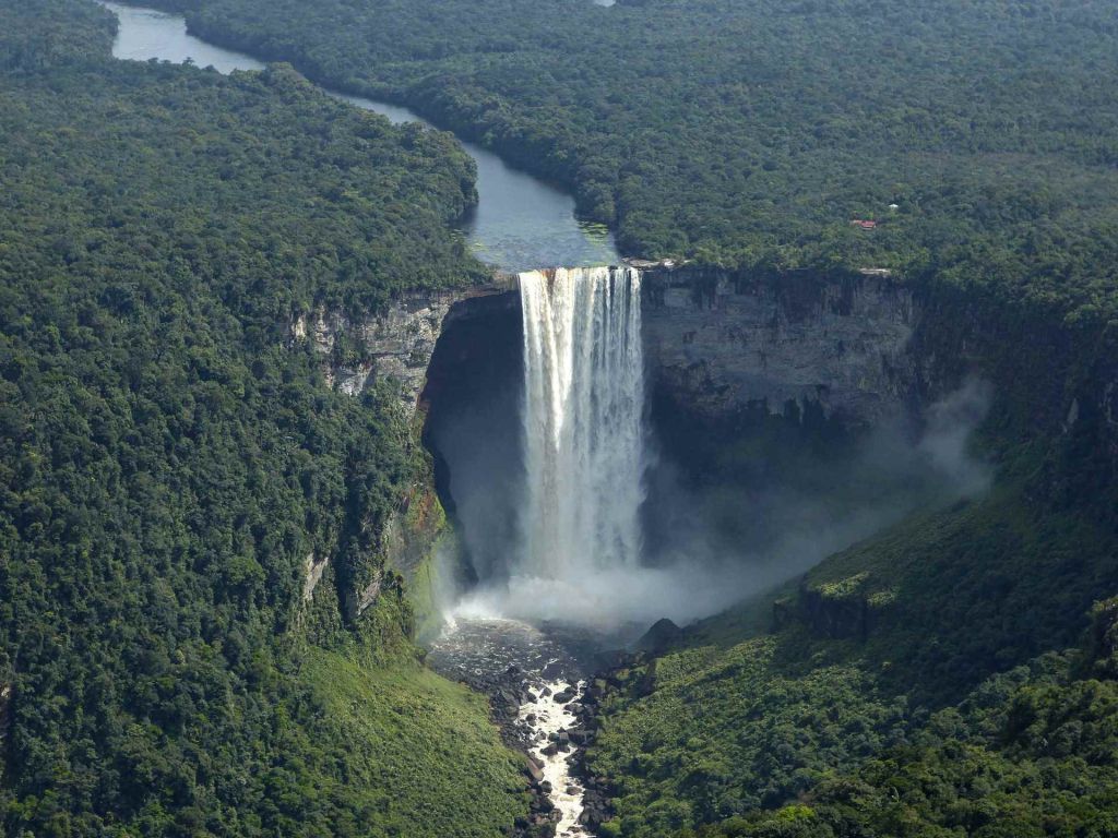 Kaieteur Falls in Southern Guyana wallpaper
