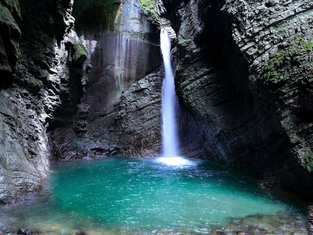 Kozjak Waterfall Slovenia wallpaper