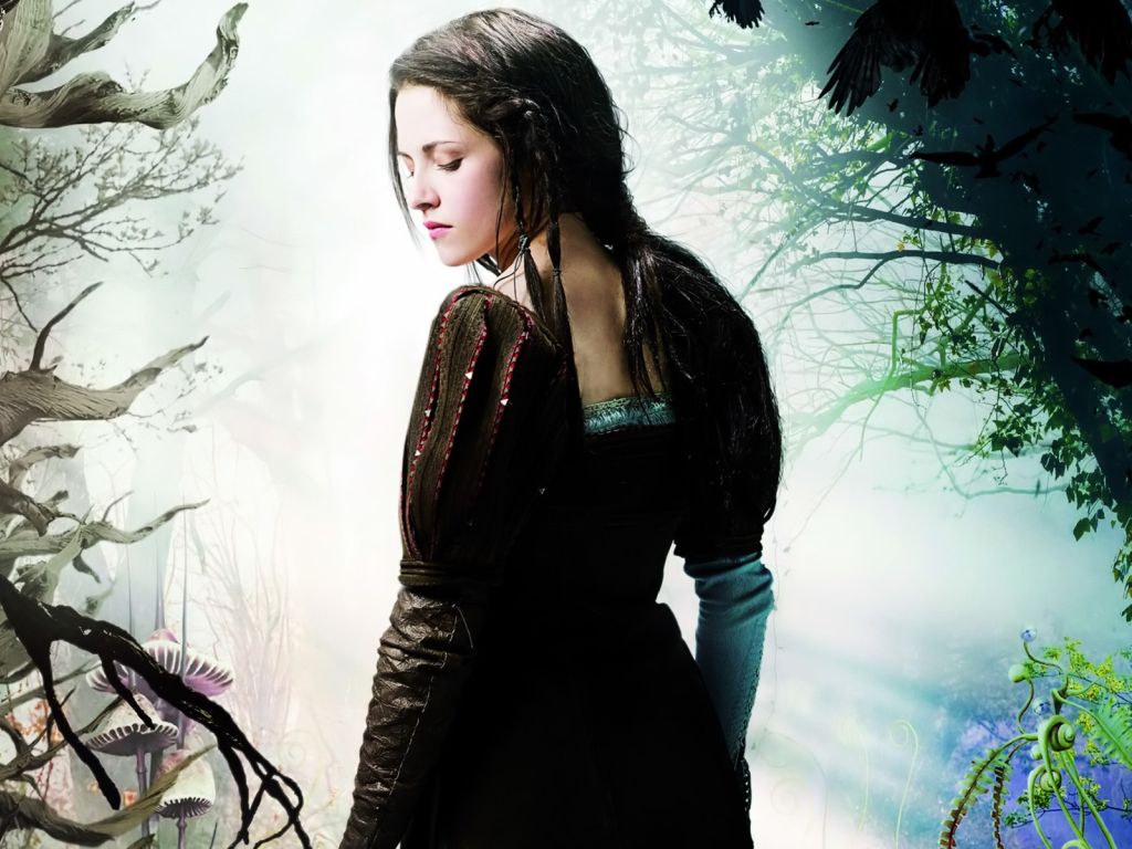 Kristen Stewart in Snow White and the Huntsman wallpaper