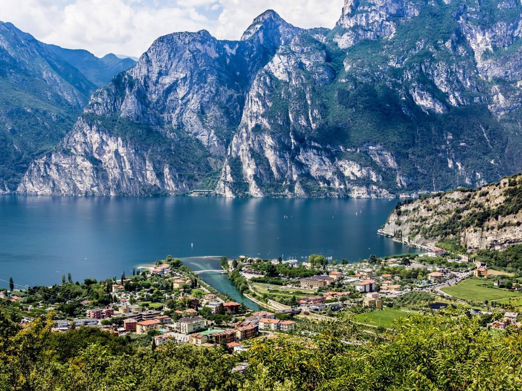 Lake Garda is the Largest Lake in Italy wallpaper
