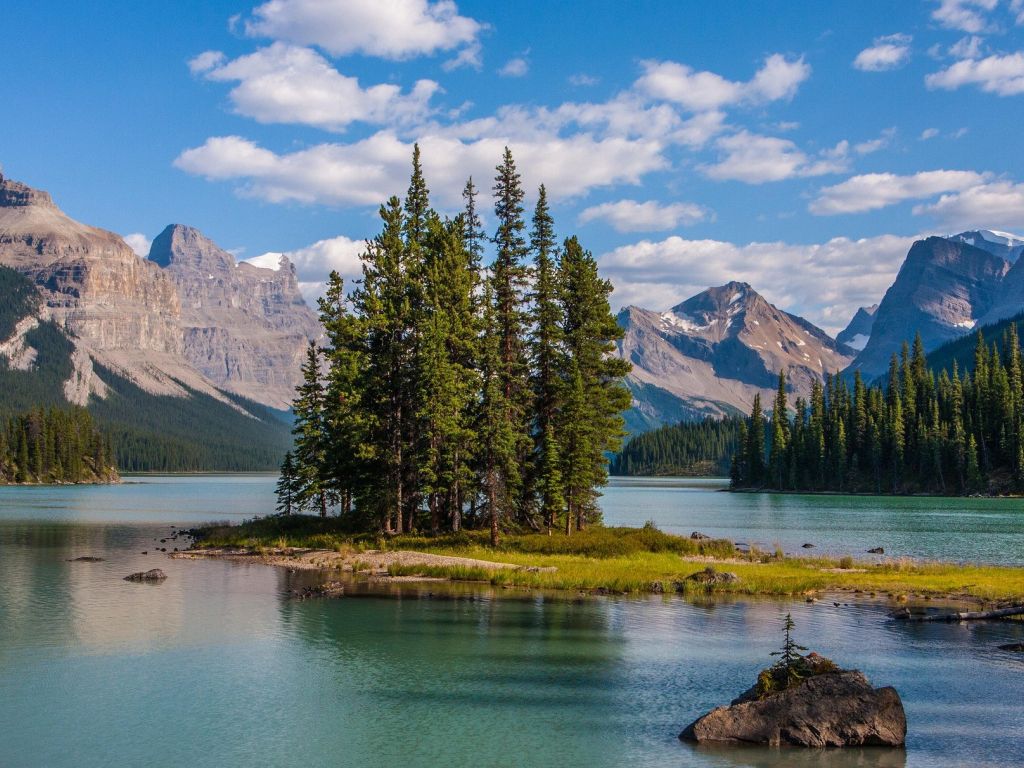 Maligne 4K wallpapers for your desktop or mobile screen free and easy ...