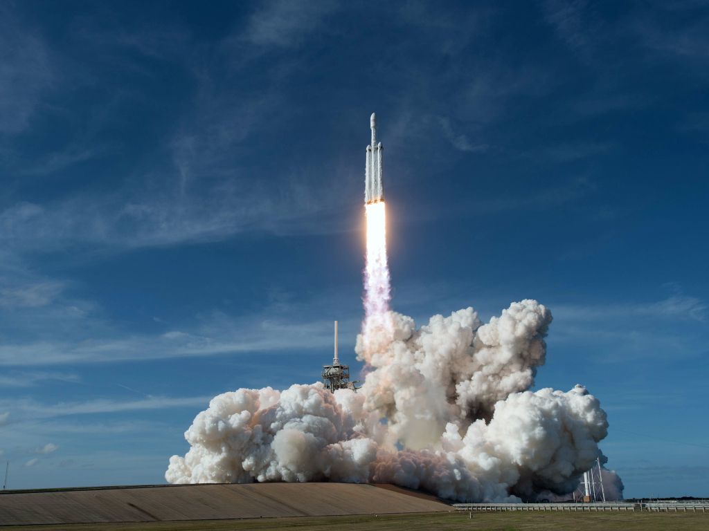 Liftoff of Falcon Heavy wallpaper
