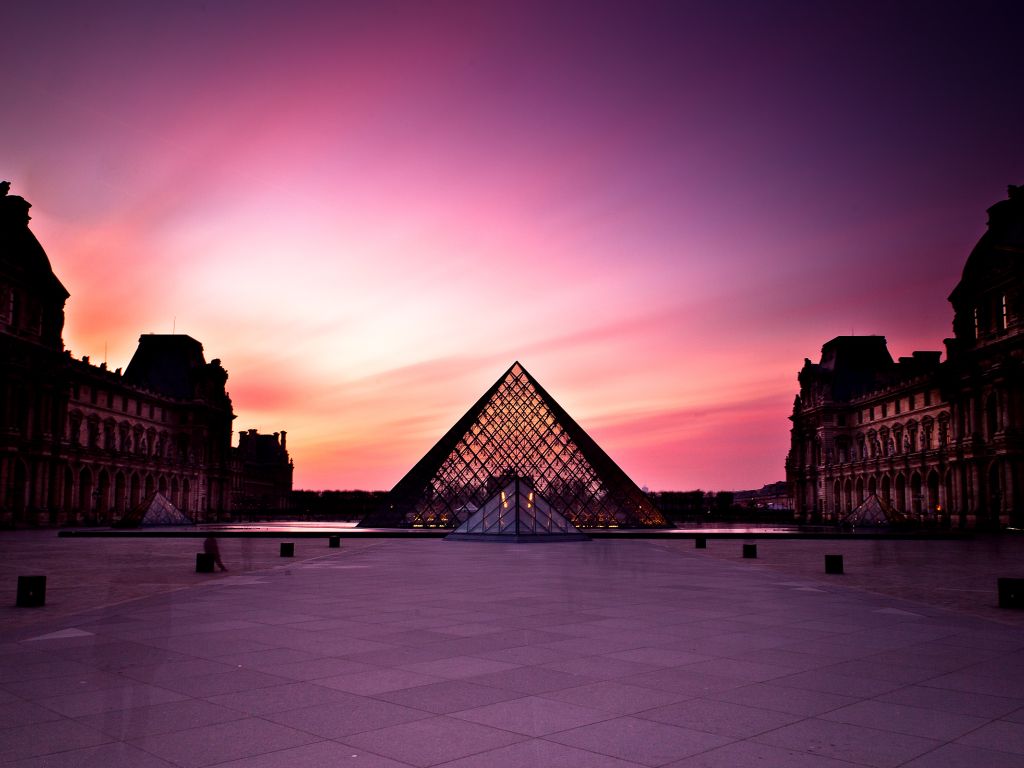 Louvre Museum at Sunset wallpaper
