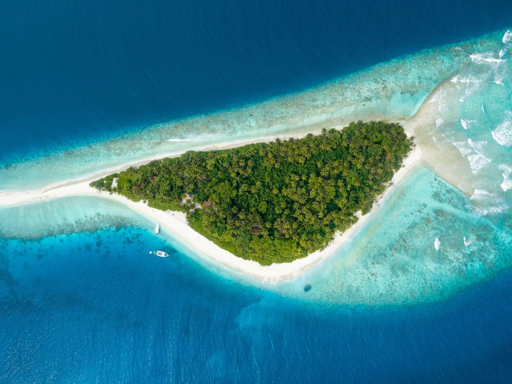 Maldive Fish Island Aerial wallpaper