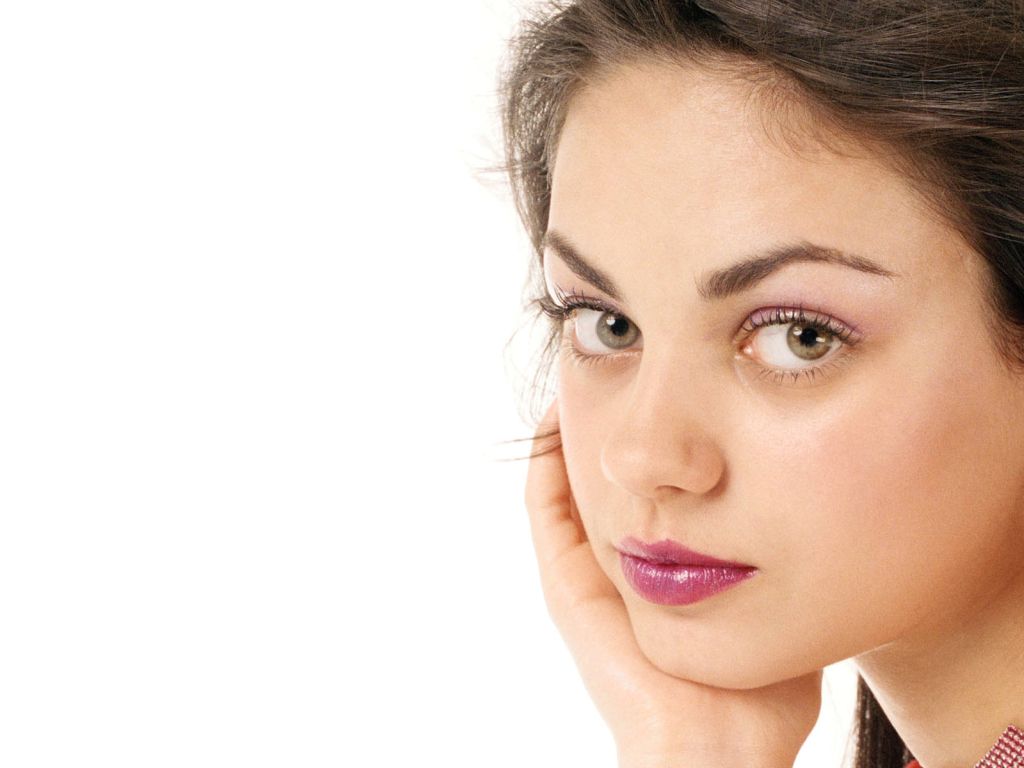 Mila Kunis Different Colored Eyes wallpaper