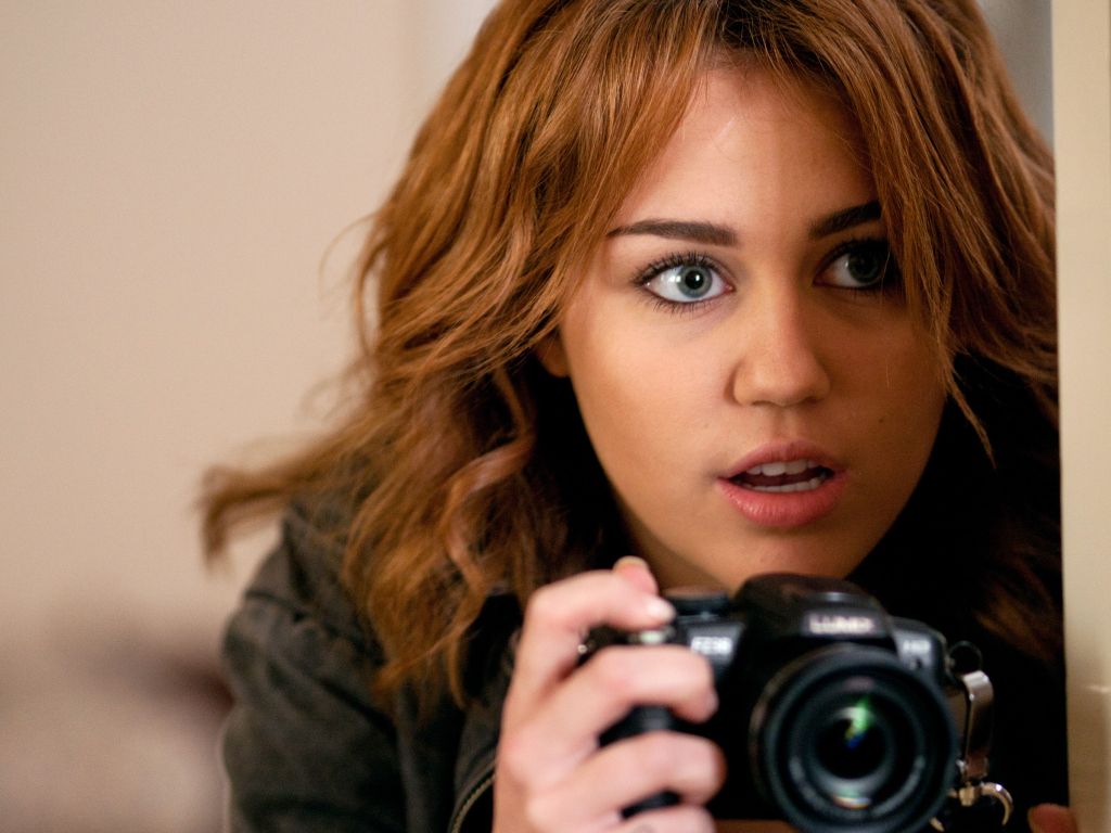 Miley Cyrus in So Undercover wallpaper
