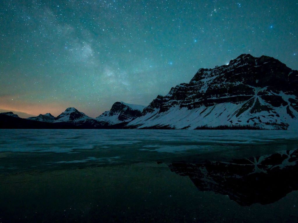 Milky Way Over Bow Lake in Canada wallpaper