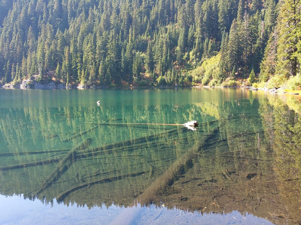 Mirror Lake in the Snoqualmie Range wallpaper