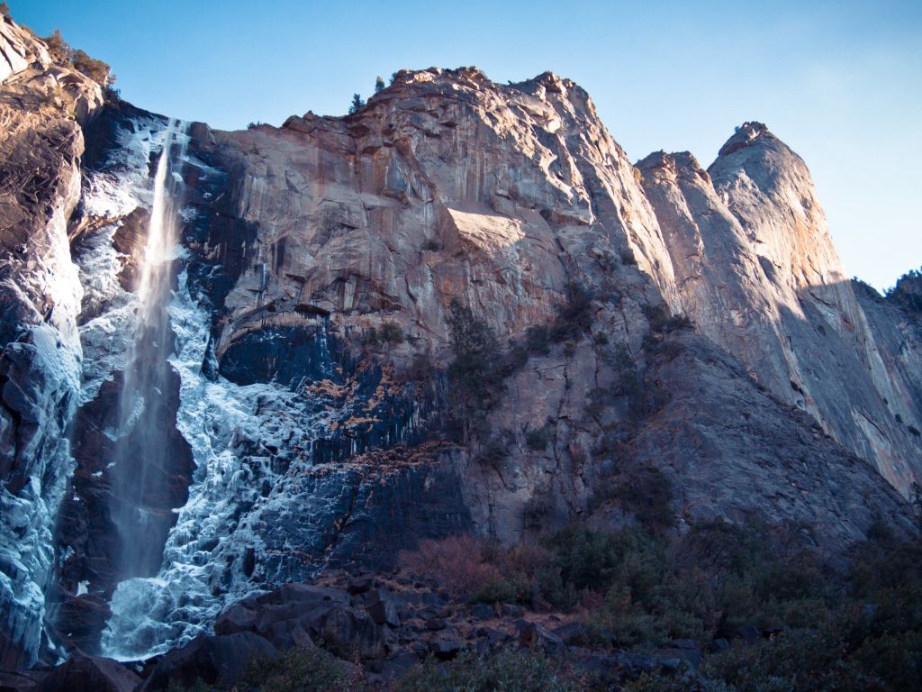 Mountain Waterfall wallpaper
